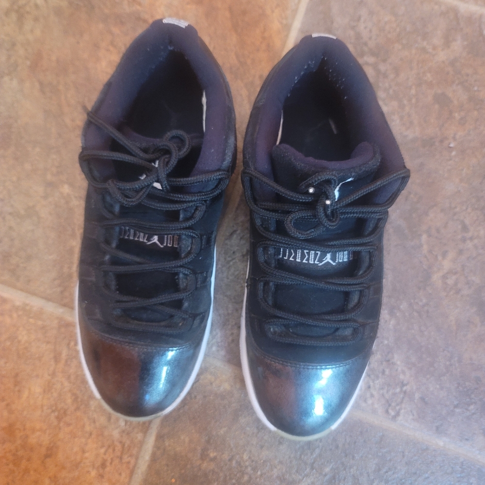 Nike Kids Black and Metallic Silver Sneakers